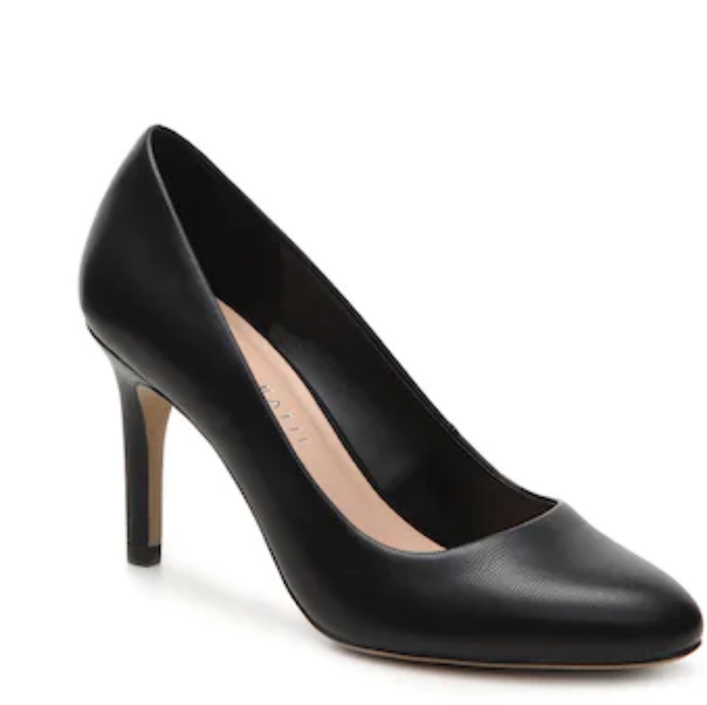 Black Pumps
